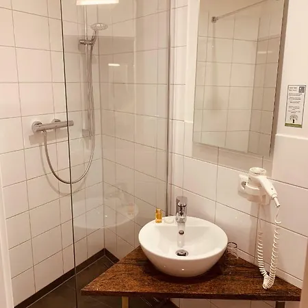 Lindenau מלון 3*