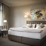 מלון Lindenau 3*