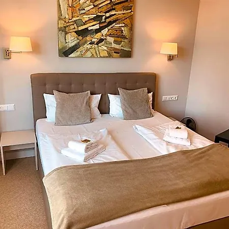 Lindenau 3*